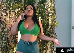 GIRLSWAY - Sneaky Golden-haired mother I'd like to fuck Charlie Forde Eats stepbae Lulu Chus Snatch Whilst Shes Gaming