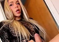 Fatty girl who loves big cocks warms up for a hardcore sex