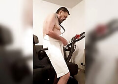 Sportintensedevantlesbaiesvitresouvertes