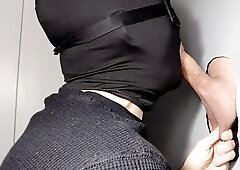 Hetero by Vallecas, comes to Gloryhole that an experienced drains his scrotum.