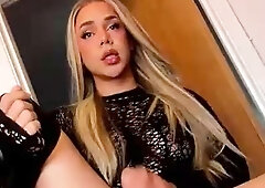 Fatty girl who loves big cocks warms up for a hardcore sex