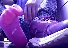 Young twink Manu Ps gets foot worship in a bathroom setting