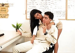 Large-breasted psychologist screws her patient who turns out to have a huge wang - RosxanaGutierrez & TommyVerga