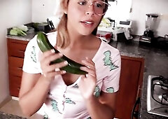 The maid screws the vegetables. That babe cums in the kitchen.