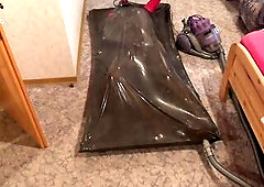 Siliconedoll get vacuumed in Vacbed with hands