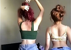 hawt beauties wiggling