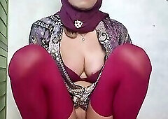 Big Boobies Hijab Shemale Mitha Dildoing Her Asshole
