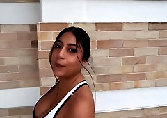Colombian Girl Seduces A Stranger At The Gym And Convinces Him To Fuck In Her Car