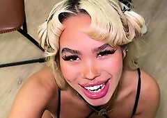 Blonde Bombshell Luna Luxe Enjoys Playing With The Dick