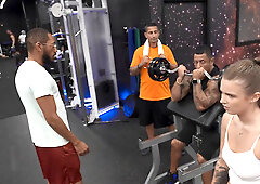 Gym-going hottie is going to get herself right off