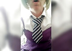 Booty plugged Cindy implores for wang & precumshot