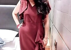 Indian desi milf bhabhi full nude selfie strip photoshoot