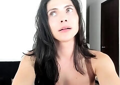 Amateur webcam babe showing her sexual goods