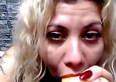 Gorgeous experienced blonde know how to give a good blowjob