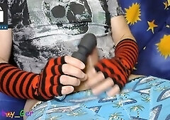 Emo guy uses magic wand on his dick for handsfree cumshot