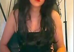 yagurlrileyxo exposes her clitty and plays with it