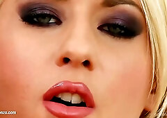 Wild blonde female is shoving her huge sex toy deep in her wet pussy, like a pro