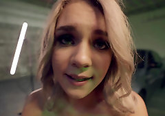 All-natural Gabbie Carter cheats on her boyfriend with photographer