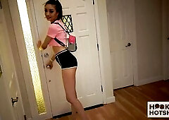 No time for chitchat. Scarlett's looking for a quickie to take the edge off.