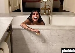 Lebanese Gal Mia Khalifa Comes Back to Porno