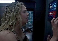 Young Woman Wakes Up 9 Months Pregnant