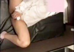A Female College Student 18+ Who Masturbates With A Toy She Brought While Watching Erotic Videos At An Internet Cafe