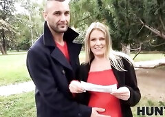 Kinky man took cash and let a stranger screw his preggo wife in front of him