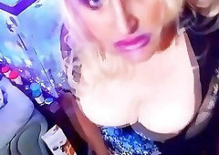 Smokong crossdresser Danc party