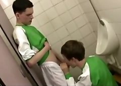 Bareback Sex In the Lockerroom