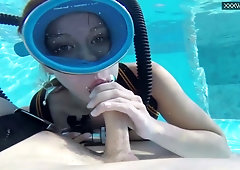 Nude diving girl in scuba Minnie Manga gives a good blowjob under the water