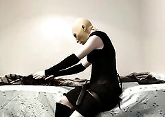 Amateur t-girl Vemura enjoys solo mask breathplay