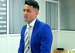 Office hunk Robbie Rojo blows his boss before hard drilling