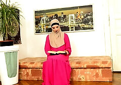 Sex for money with a long-legged Muslim girlfriend Musa Martina
