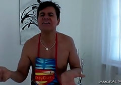 Porno skank sucking and tugging