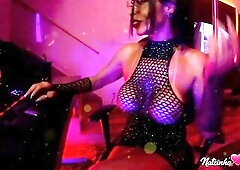 Large curves, larger temptation ???? A sexy live u won’t forget.