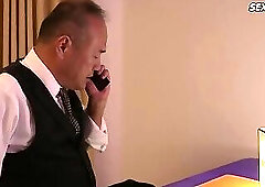 (Eng Sub) She Forgets Reason And Pursues Each Other In The Secret Room Of The President's Office -