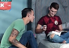 Dorm jock sucks off and breeds roommate in sideways