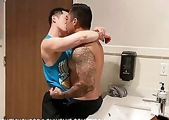 VNDONN & OWENWONGGG FUCKING IN THE GYM BATHROOM
