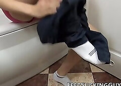 Sexz bare feet twink Dan masturbates his cock in kinky solo