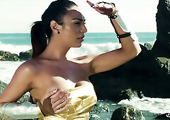 Tranny Wonder Female spreads her legs when she sees prick