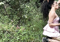 Black mother I'd like to fuck farm hotty gives me the eye and I bang her in the field