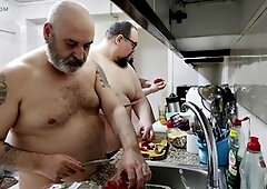 Chunky bears and small gay boys in a fun DILF threesome