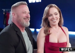 Stunning Hotwife Amy Lynne Holds Hubby-to-bes Hand As She Takes A Huge Bbc - Hollywood Cash