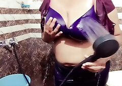 ශර ලකකයන - My Step Sis Masturbating On The Bathroom