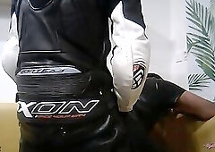 chevaucher par un motard