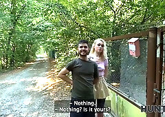 Hunt4k. blond luved facesitting and Doggy Style with hunter outdoors