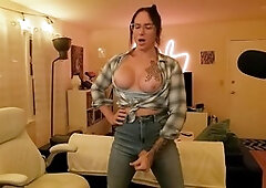 My girl dick can't squeeze into my ripped jeans