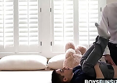 Fun sized twink hooks up with tall stud for a raw bareback adventure