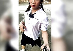 Student Take a walk in the garden