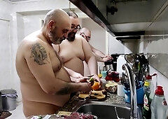 Chunky bears and small gay boys in a fun DILF threesome